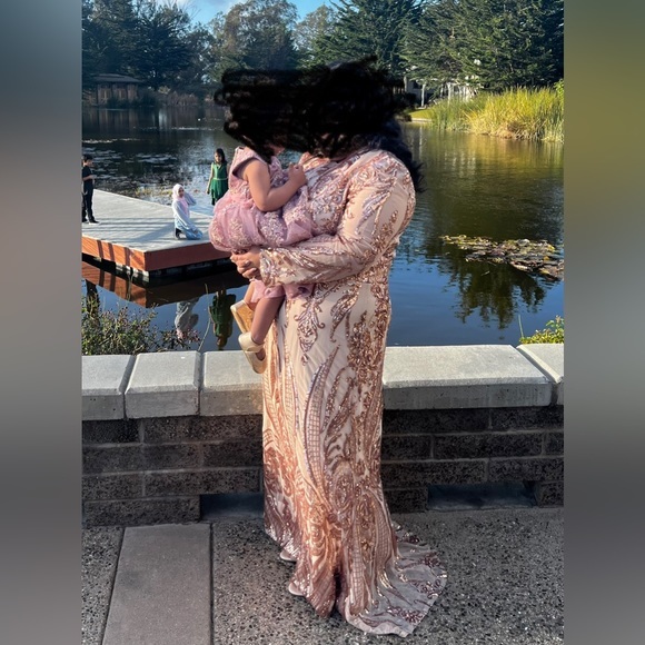 Two piece formal gold dress - Picture 9 of 9